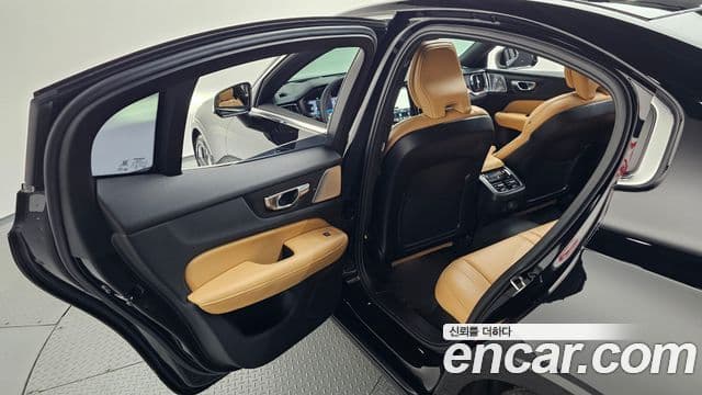 Volvo S60 2024 — фото 20 из 20