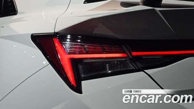 Hyundai The New Avante Hybrid 2021 — ფოტო 10/32