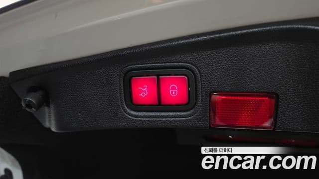 Mercedes-Benz C-Class 2021 — ფოტო 18/20