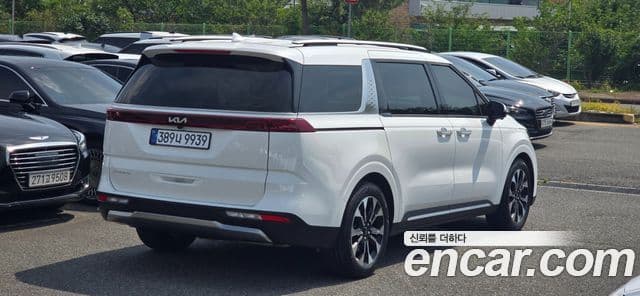 Kia Carnival 2023 — фото 4 из 20