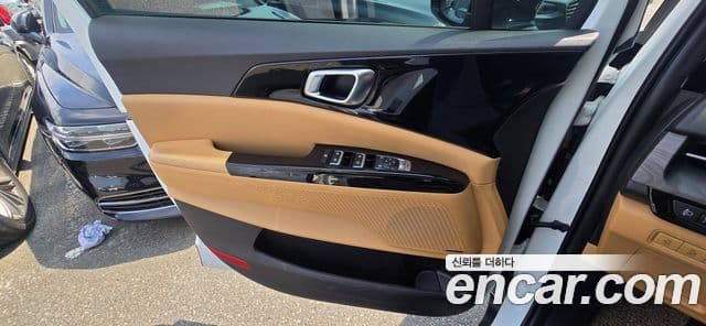 Kia Carnival 2023 — фото 12 из 20