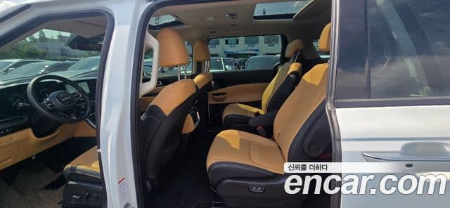 Kia Carnival 2023 — фото 14 из 20