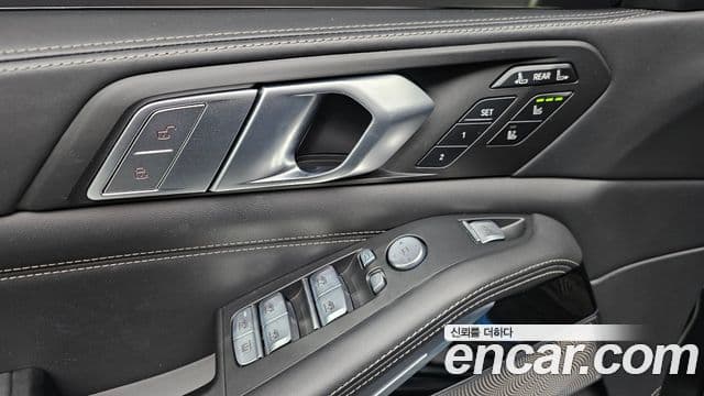 BMW X7 2021 — Photo 15/32