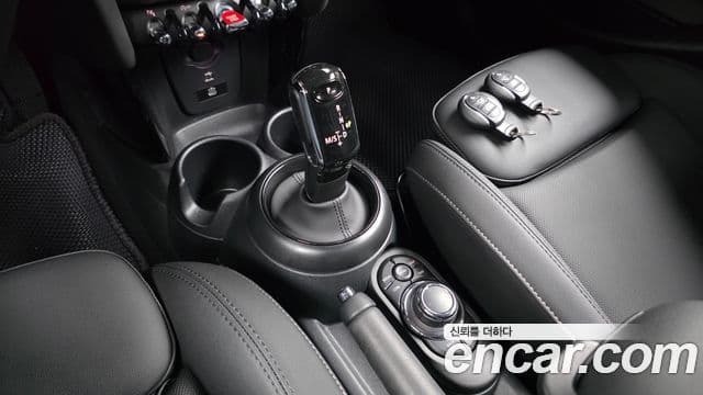 Mini Cooper 2024 — фото 9 из 20
