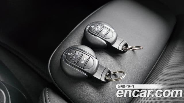 Mini Cooper 2024 — фото 20 из 20