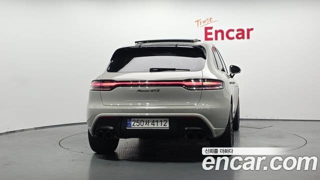 Porsche Macan 2023 — ფოტო 4/20