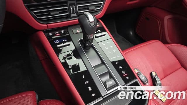 Porsche Macan 2023 — фото 9 из 20