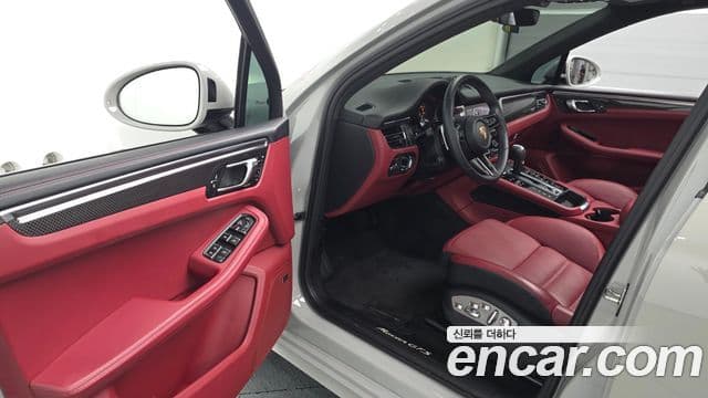 Porsche Macan 2023 — ფოტო 10/20