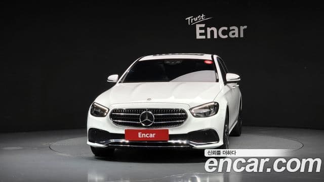 Mercedes-Benz E-Class 2022 — ფოტო 11/20