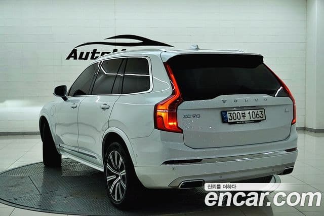 Volvo XC90 2021 — ფოტო 2/20