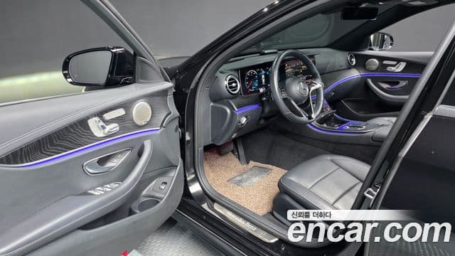 Mercedes-Benz E-Class 2022 — фото 10 из 20