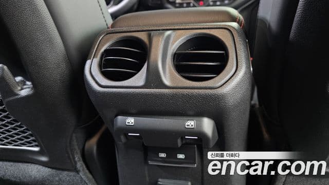 Jeep Wrangler 2024 — ფოტო 18/20