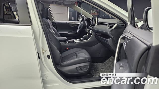 Toyota RAV4 2024 — фото 11 из 20