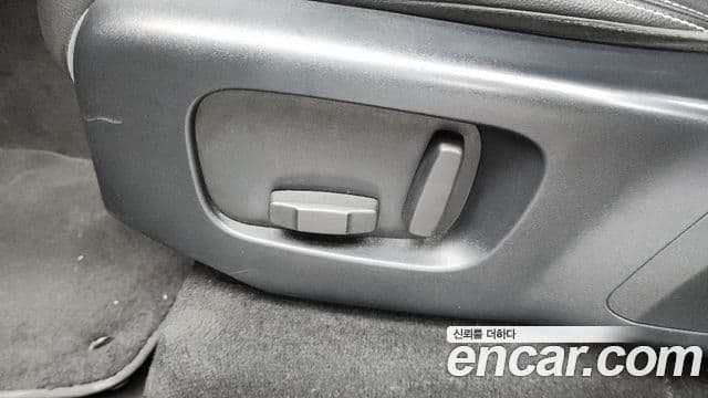 Land Rover Range Rover Velar 2018 — Şəkil 19/32