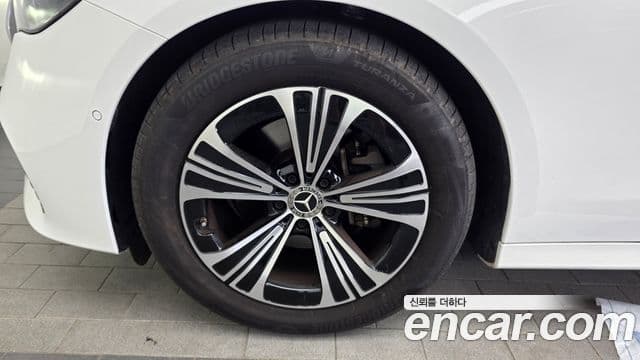 Mercedes-Benz E-Class 2025 — ფოტო 5/20