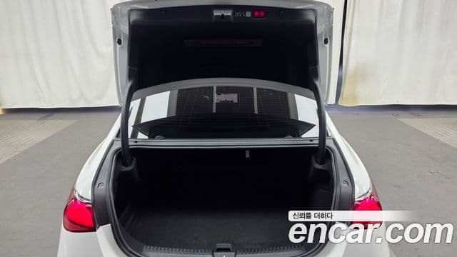 Mercedes-Benz E-Class 2025 — ფოტო 20/20