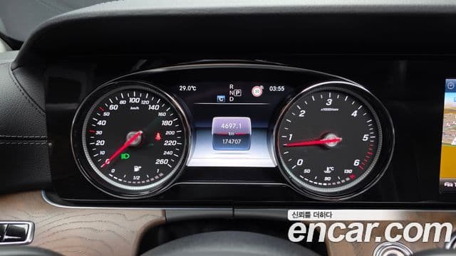 Mercedes-Benz E-Class 2018 — ფოტო 8/20