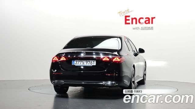 Mercedes-Benz E-Class 2024 — ფოტო 4/20