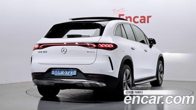 Mercedes-Benz EQE SUV 2023 — ფოტო 16/20