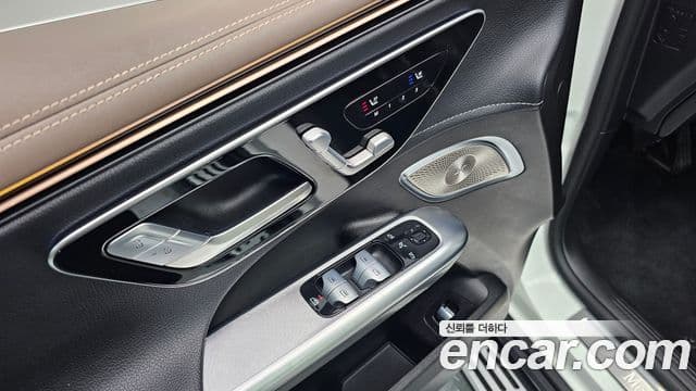 Mercedes-Benz EQE SUV 2023 — ფოტო 17/20