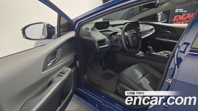 Toyota Prius 2024 — фото 10 из 20