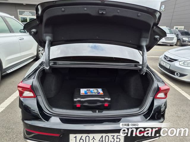Kia K5 2022 — ფოტო 11/18