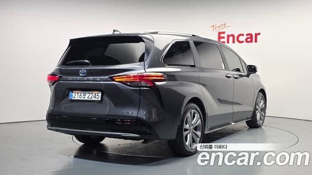 Toyota Sienna 2025 — ფოტო 2/20