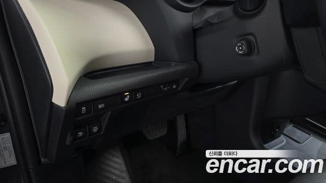Toyota Sienna 2025 — фото 14 из 20