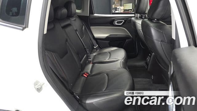 Jeep Compass 2022 — ფოტო 12/20