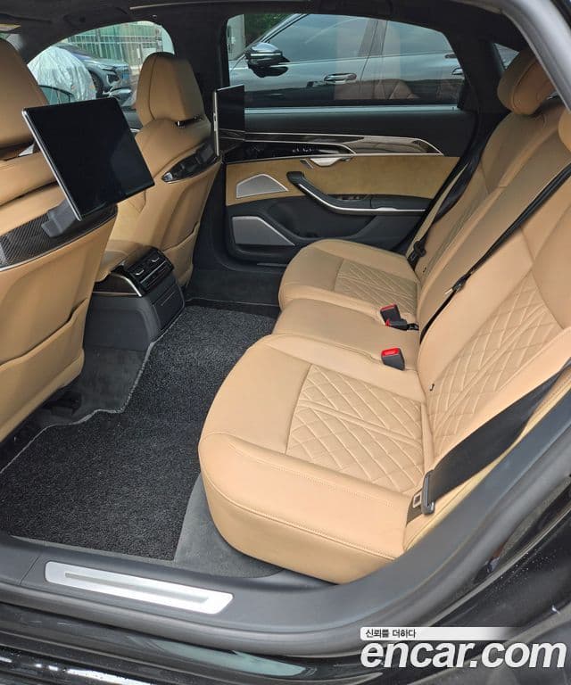 Audi A8 2021 — фото 9 из 14