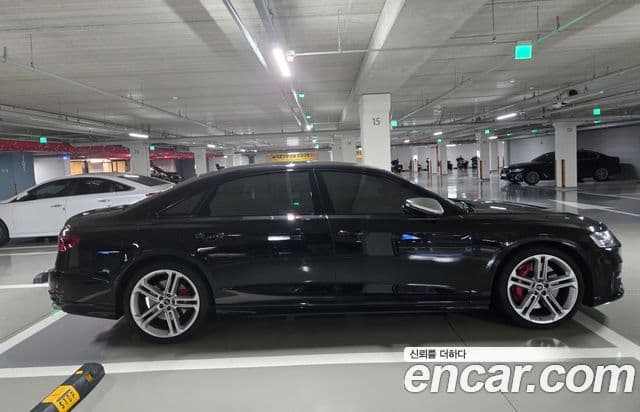 Audi A8 2021 — фото 11 из 14
