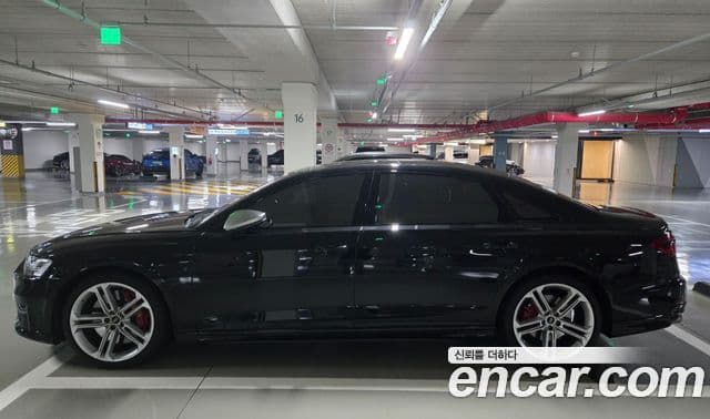 Audi A8 2021 — фото 12 из 14