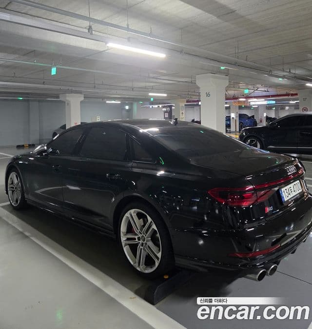 Audi A8 2021 — фото 14 из 14