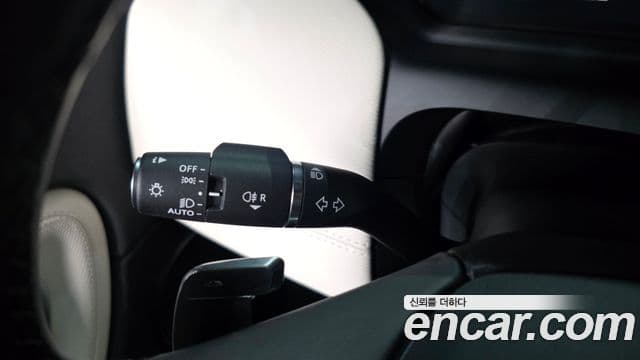 Land Rover Discovery Sport 2025 — Photo 35/38
