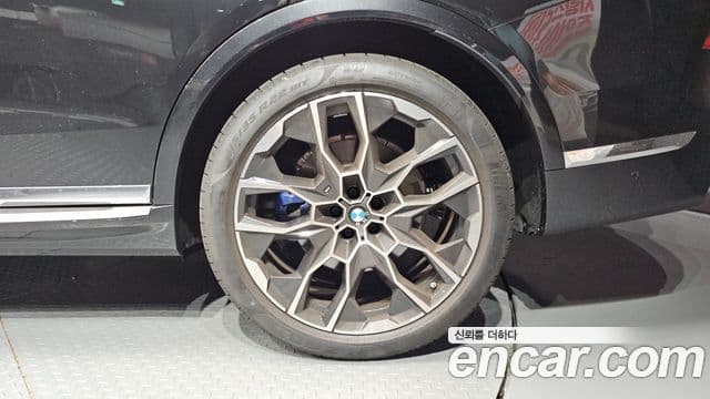 BMW X7 2025 — Photo 18/35
