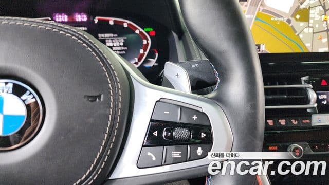 BMW 8 Series 2022 — фото 17 из 20