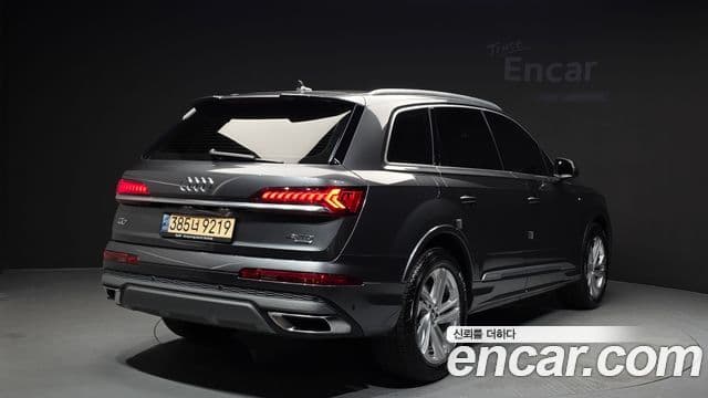 Audi Q7 2021 — фото 2 из 20