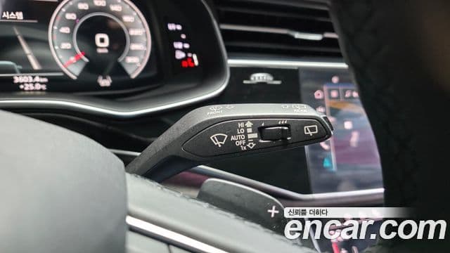 Audi Q7 2021 — ფოტო 19/34