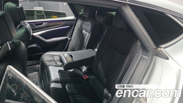 Audi A7 2021 — фото 12 из 20