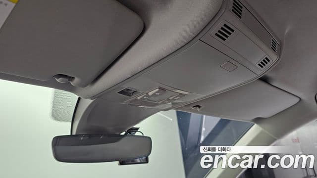 Volkswagen Tiguan 2018 — ფოტო 19/20
