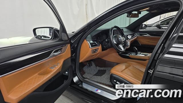 BMW 7 Series 2021 — фото 8 из 20