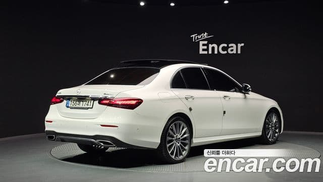 Mercedes-Benz E-Class 2022 — фото 2 из 20
