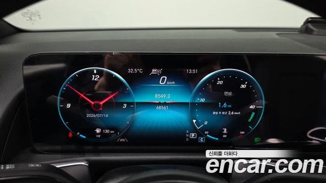 Mercedes-Benz GLB-Class 2021 — Şəkil 8/20