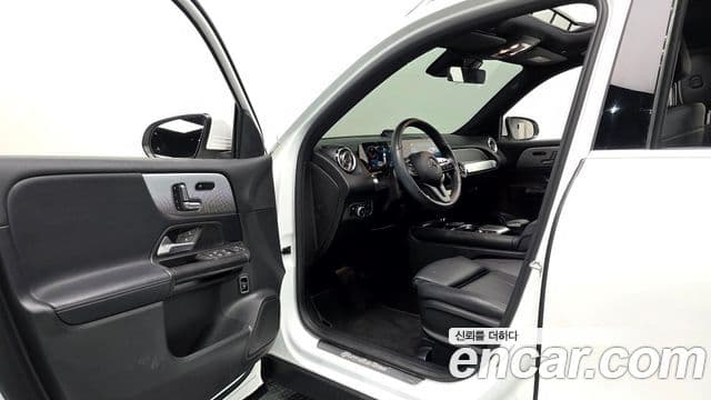 Mercedes-Benz GLB-Class 2021 — фото 10 из 20