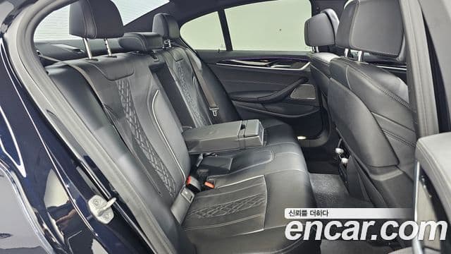 BMW 5 Series 2021 — фото 11 из 20