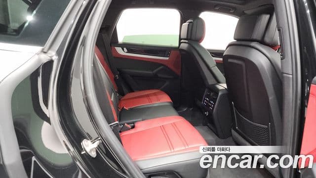 Porsche Cayenne 2025 — ფოტო 11/20
