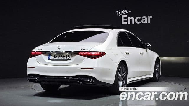 Mercedes-Benz S-Class 2022 — Photo 13/32