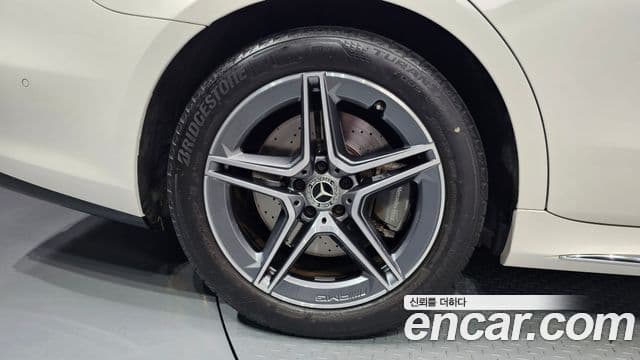Mercedes-Benz S-Class 2022 — Photo 24/32