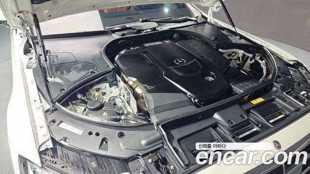 Mercedes-Benz S-Class 2022 — Photo 18/32