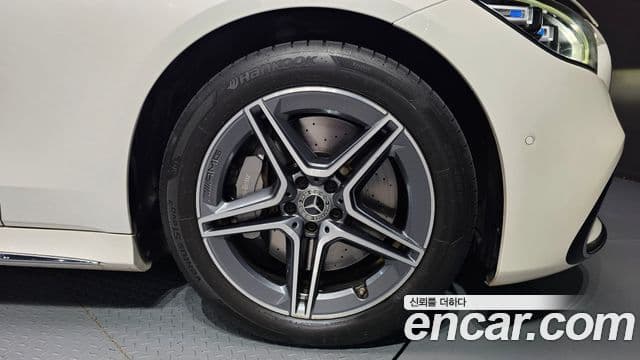 Mercedes-Benz S-Class 2022 — Photo 11/32